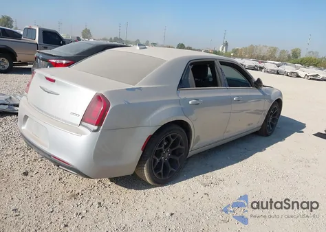 2019 Chrysler 300 Touring z USA, uszkodzony, nr VIN 2C3CCAAG7KH683081